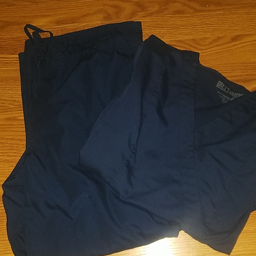 Scrub set